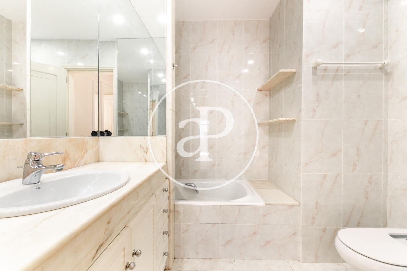 4 bedroom Apartment for rent in Barcelona city with garage - € 2,969 (Ref: 9954231)
