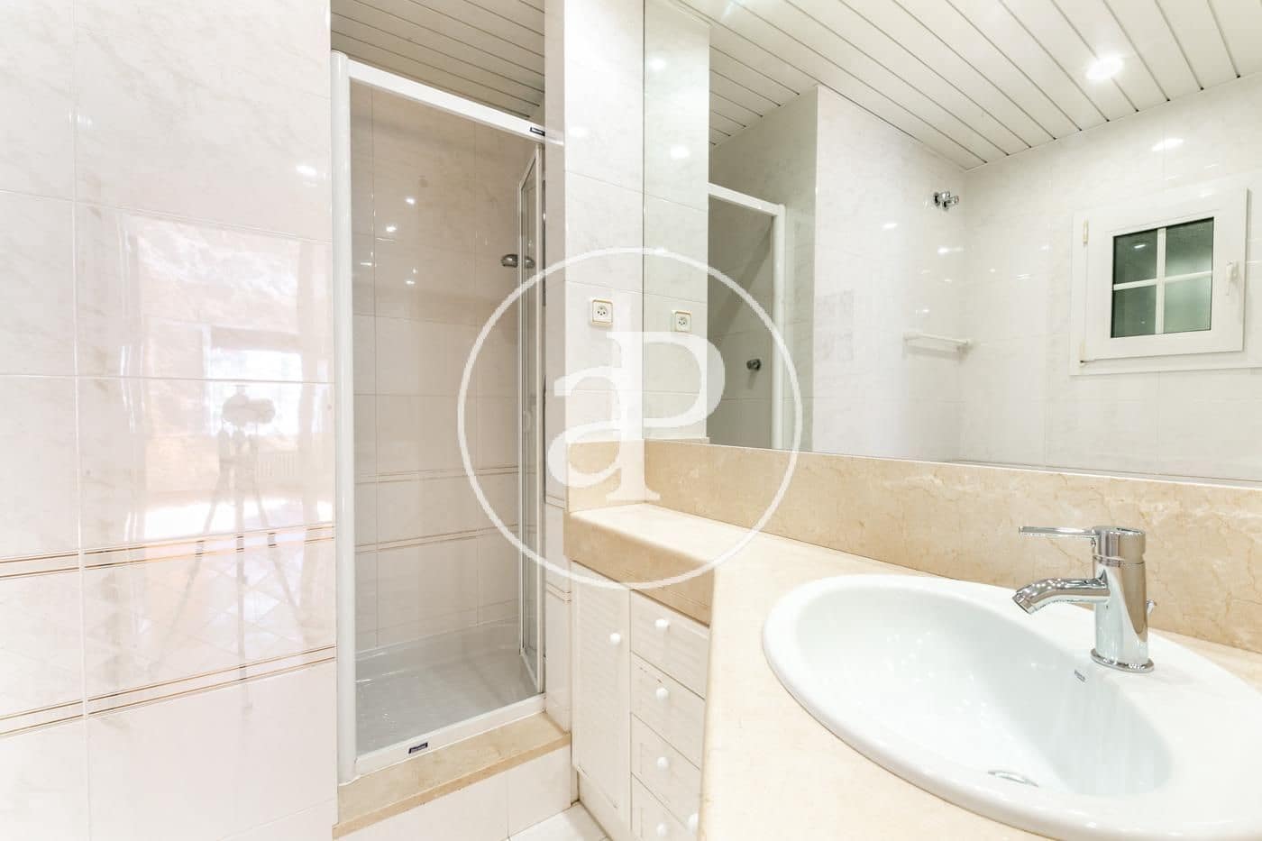 4 bedroom Apartment for rent in Barcelona city with garage - € 2,969 (Ref: 9954231)