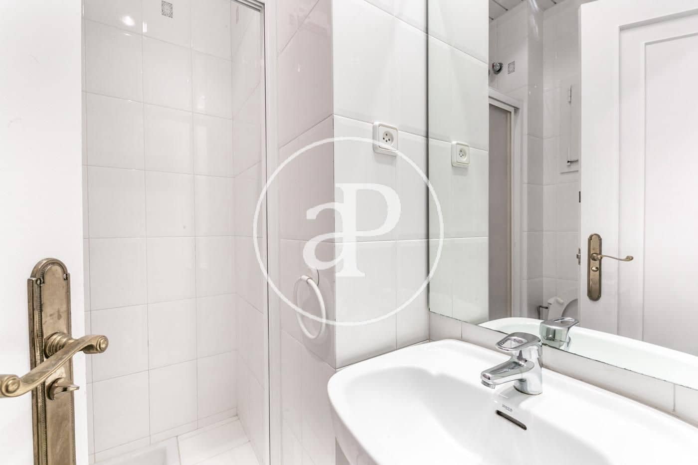 4 bedroom Apartment for rent in Barcelona city with garage - € 2,969 (Ref: 9954231)