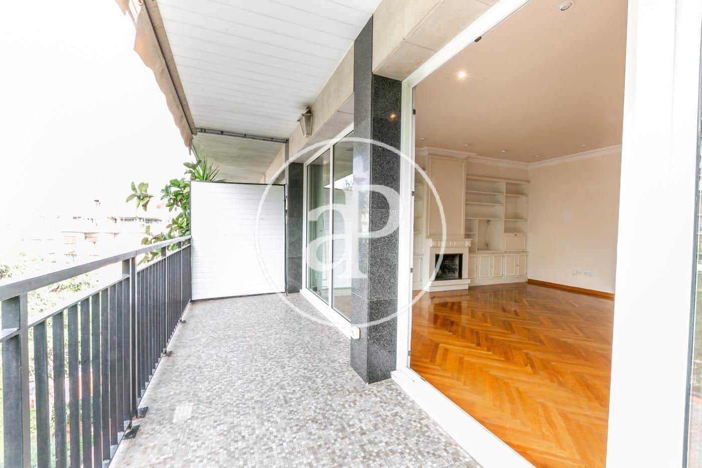 4 bedroom Apartment for rent in Barcelona city with garage - € 2,969 (Ref: 9954231)