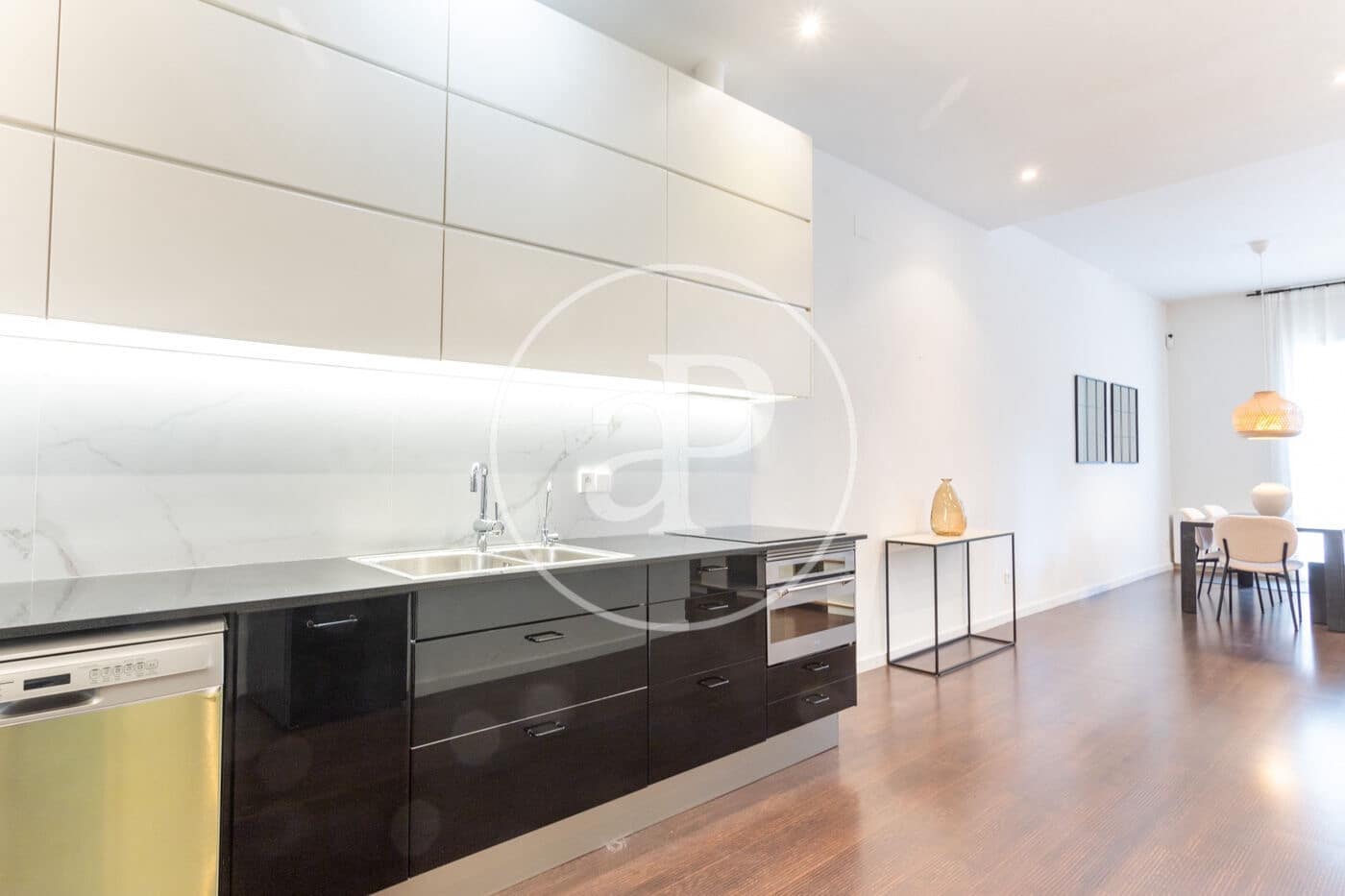 2 soveværelse Lejlighed til leje i Barcelona by - € 2.850 (Ref: 9957966)