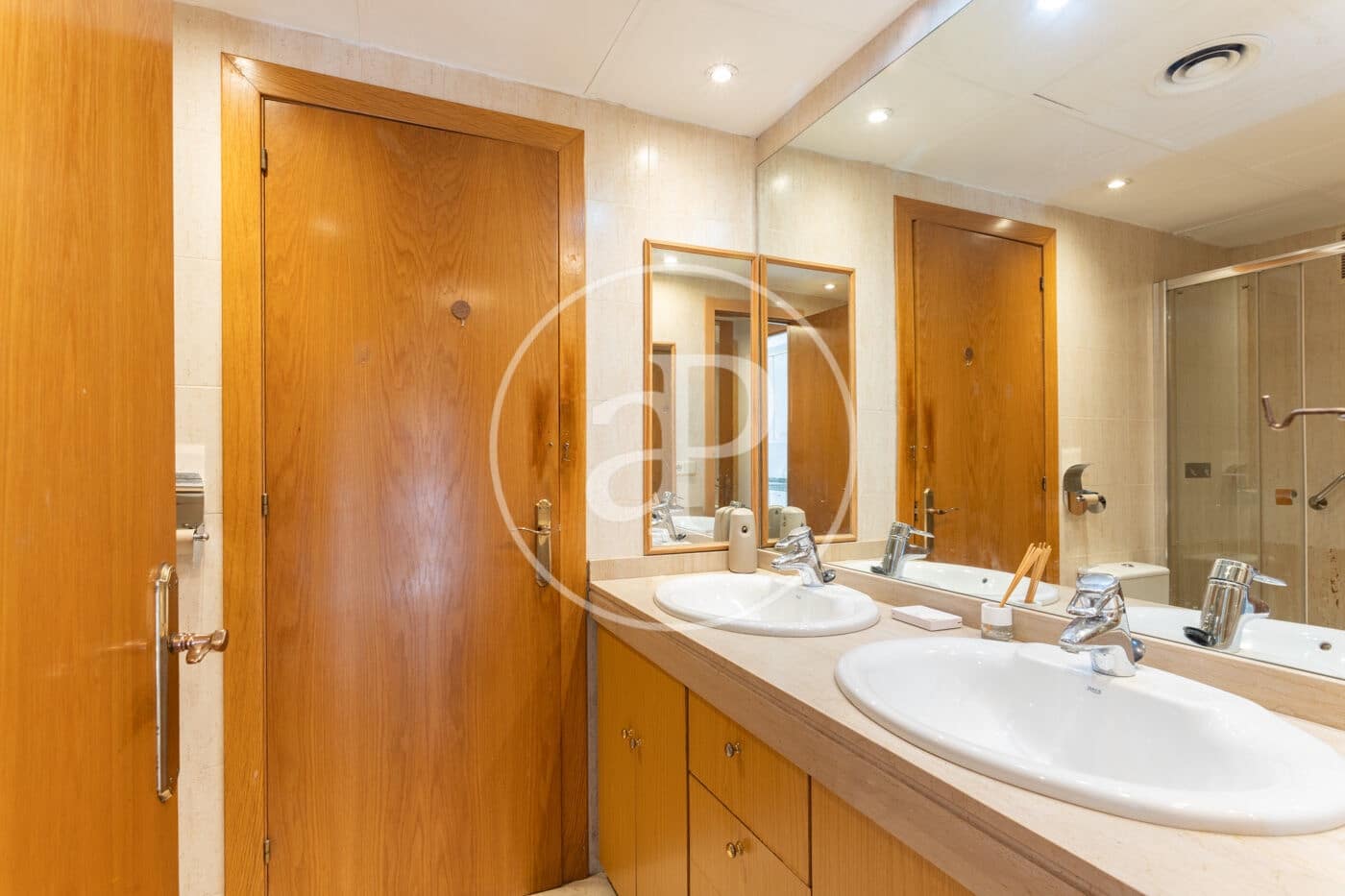 2 slaapkamer Appartement te huur in Barcelona stad - € 1.600 (Ref: 9957967)