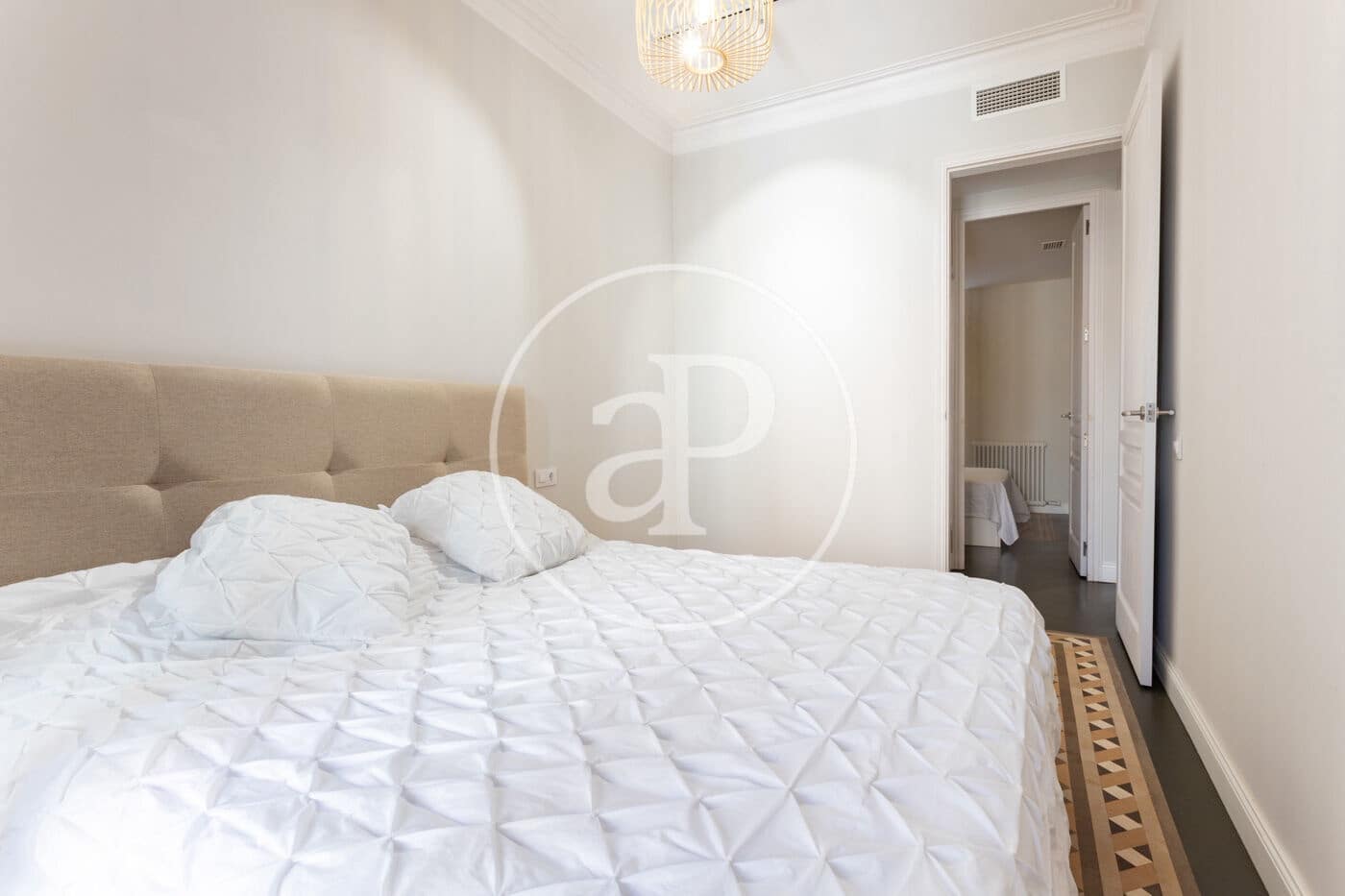 3 quarto Apartamento para arrendar em Barcelona cidade - 4 500 € (Ref: 9959776)