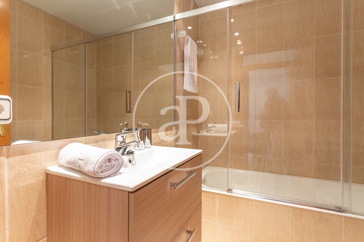 3 quarto Apartamento para arrendar em Barcelona cidade - 2 800 € (Ref: 9959777)