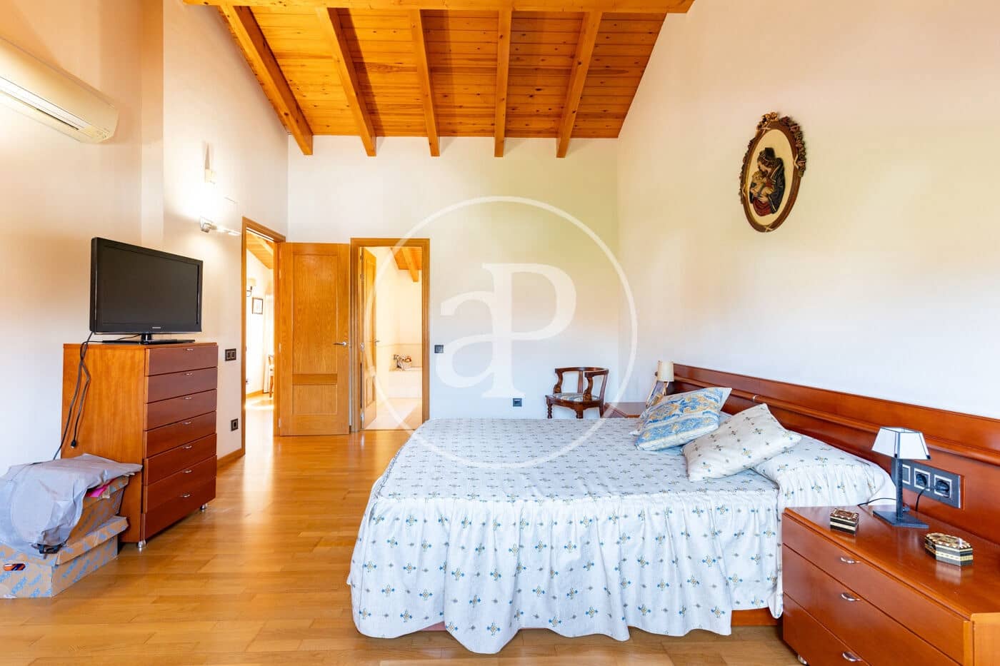 5 bedroom Villa for sale in Mira-Sol with pool - € 1,245,000 (Ref: 9965270)