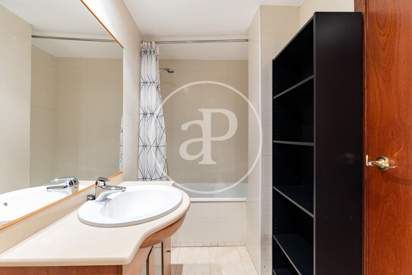 4 bedroom Apartment for sale in Cerdanyola del Valles - € 420,000 (Ref: 9966639)