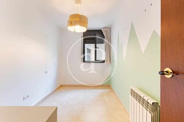 Apartamento de 4 habitaciones en Cerdanyola del Vallès en venta - 420.000 € (Ref: 9966639)