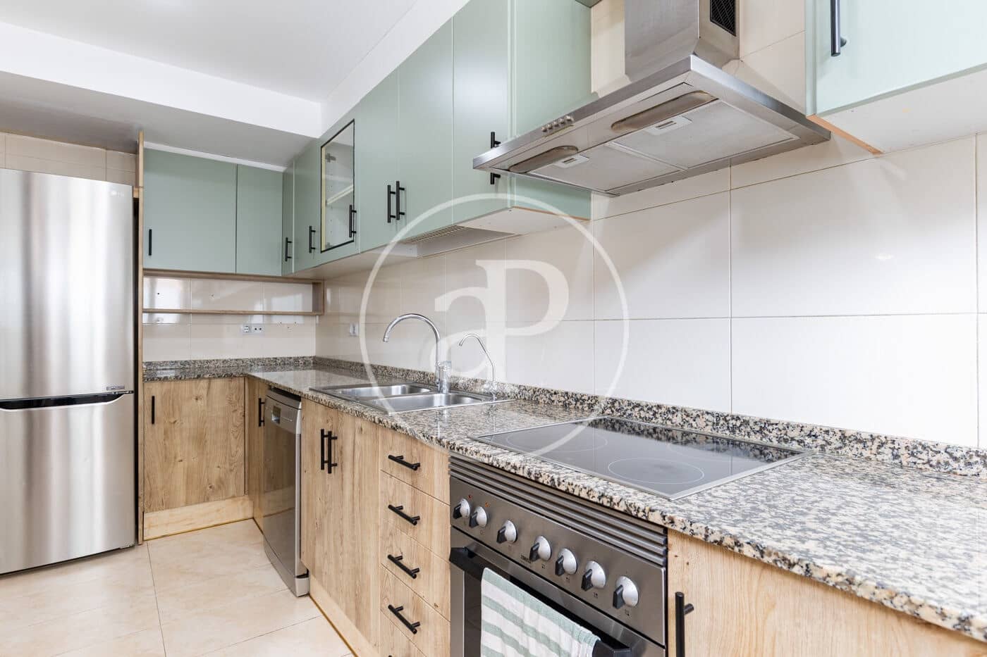 4 bedroom Apartment for sale in Cerdanyola del Valles - € 420,000 (Ref: 9966639)