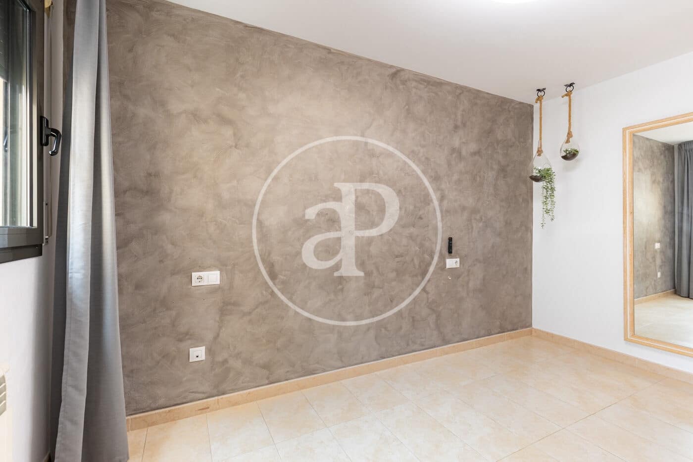4 bedroom Apartment for sale in Cerdanyola del Valles - € 420,000 (Ref: 9966639)