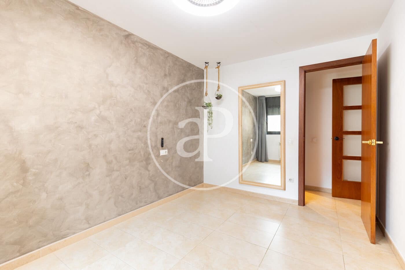 4 bedroom Apartment for sale in Cerdanyola del Valles - € 420,000 (Ref: 9966639)