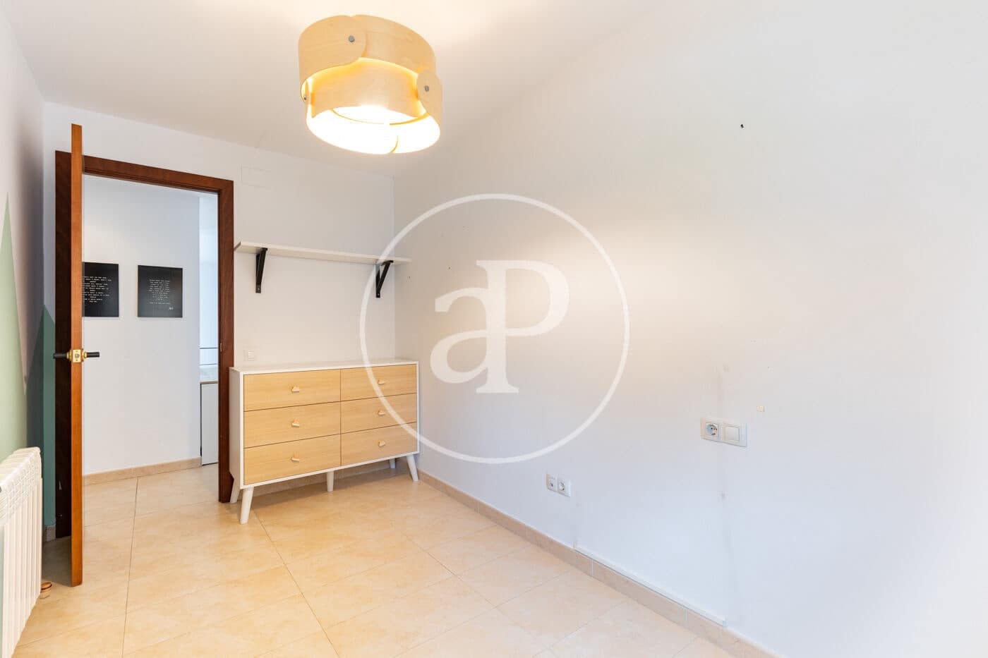 4 bedroom Apartment for sale in Cerdanyola del Valles - € 420,000 (Ref: 9966639)