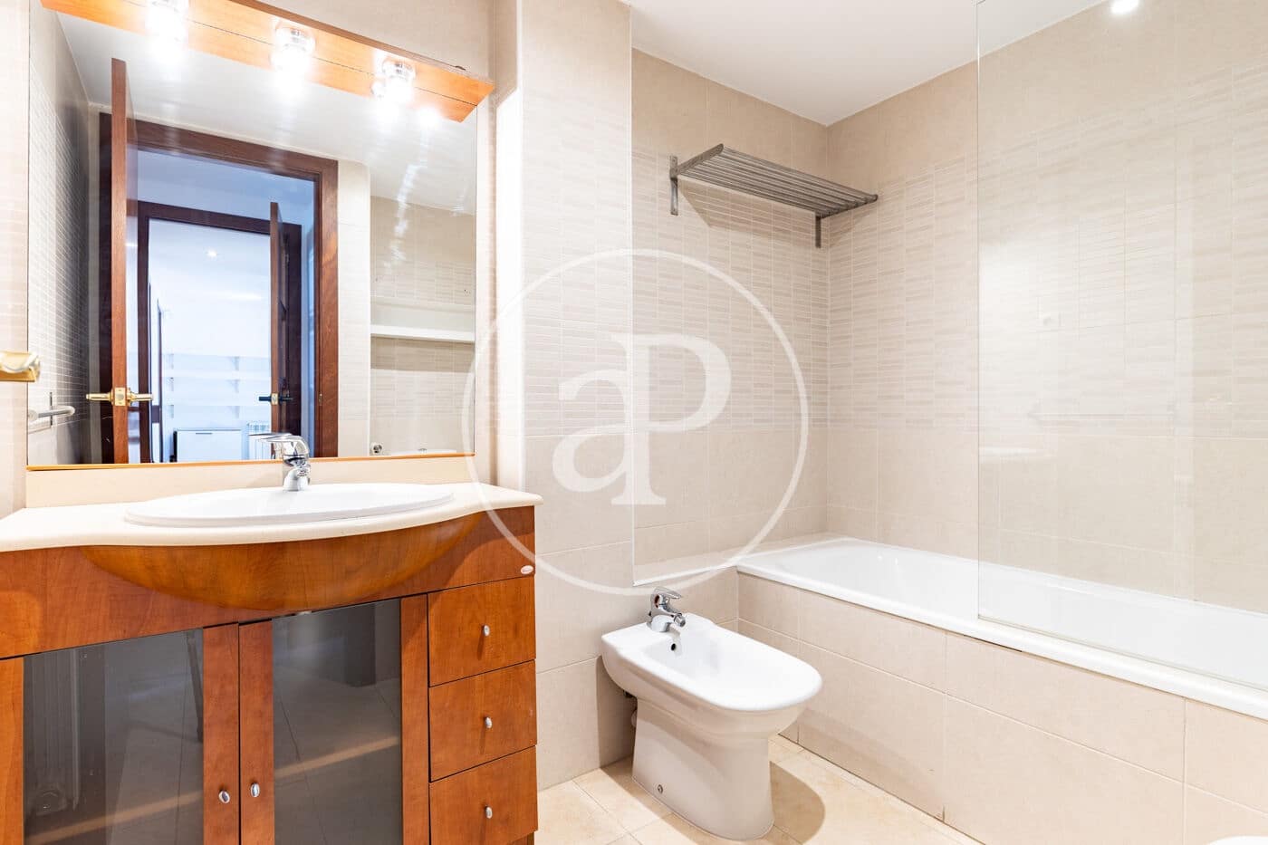 4 bedroom Apartment for sale in Cerdanyola del Valles - € 420,000 (Ref: 9966639)