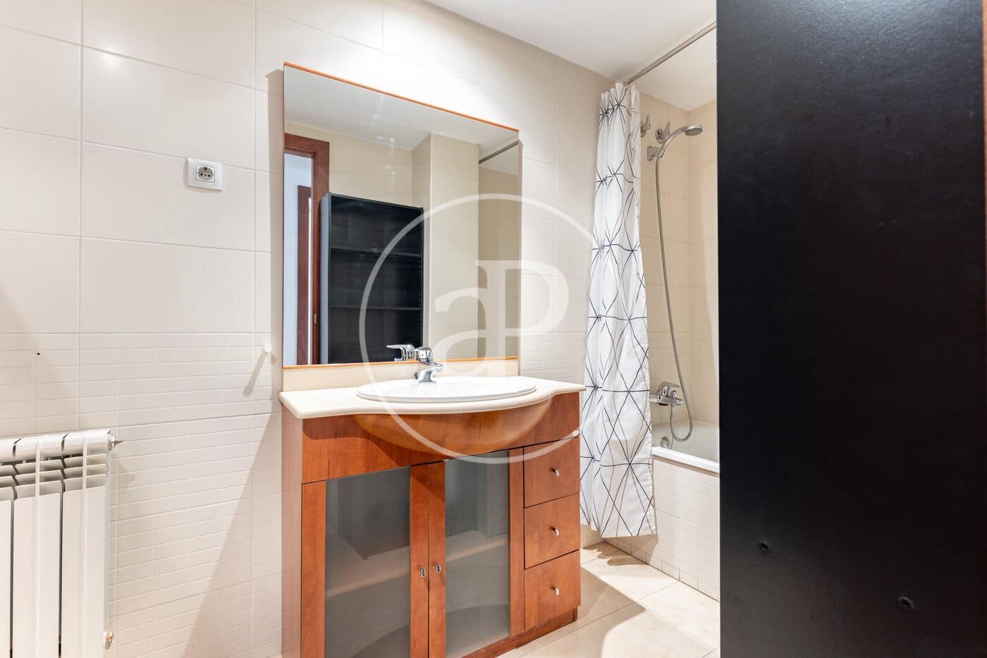 4 bedroom Apartment for sale in Cerdanyola del Valles - € 420,000 (Ref: 9966639)