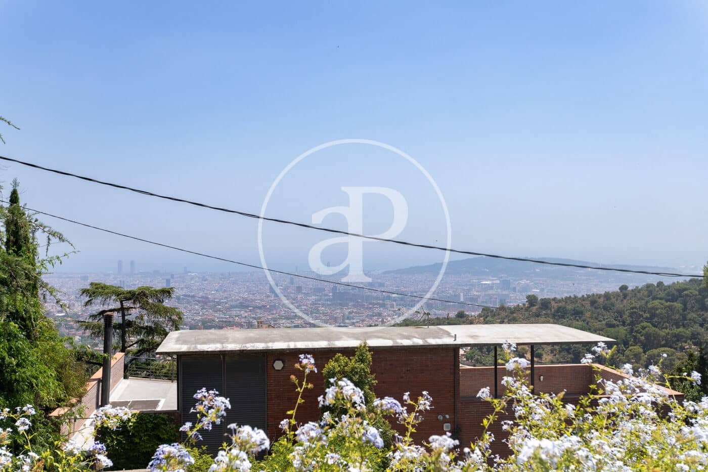 3 soverom Villa til leie i Barcelona by med garasje - € 3 013 (Ref: 9970593)