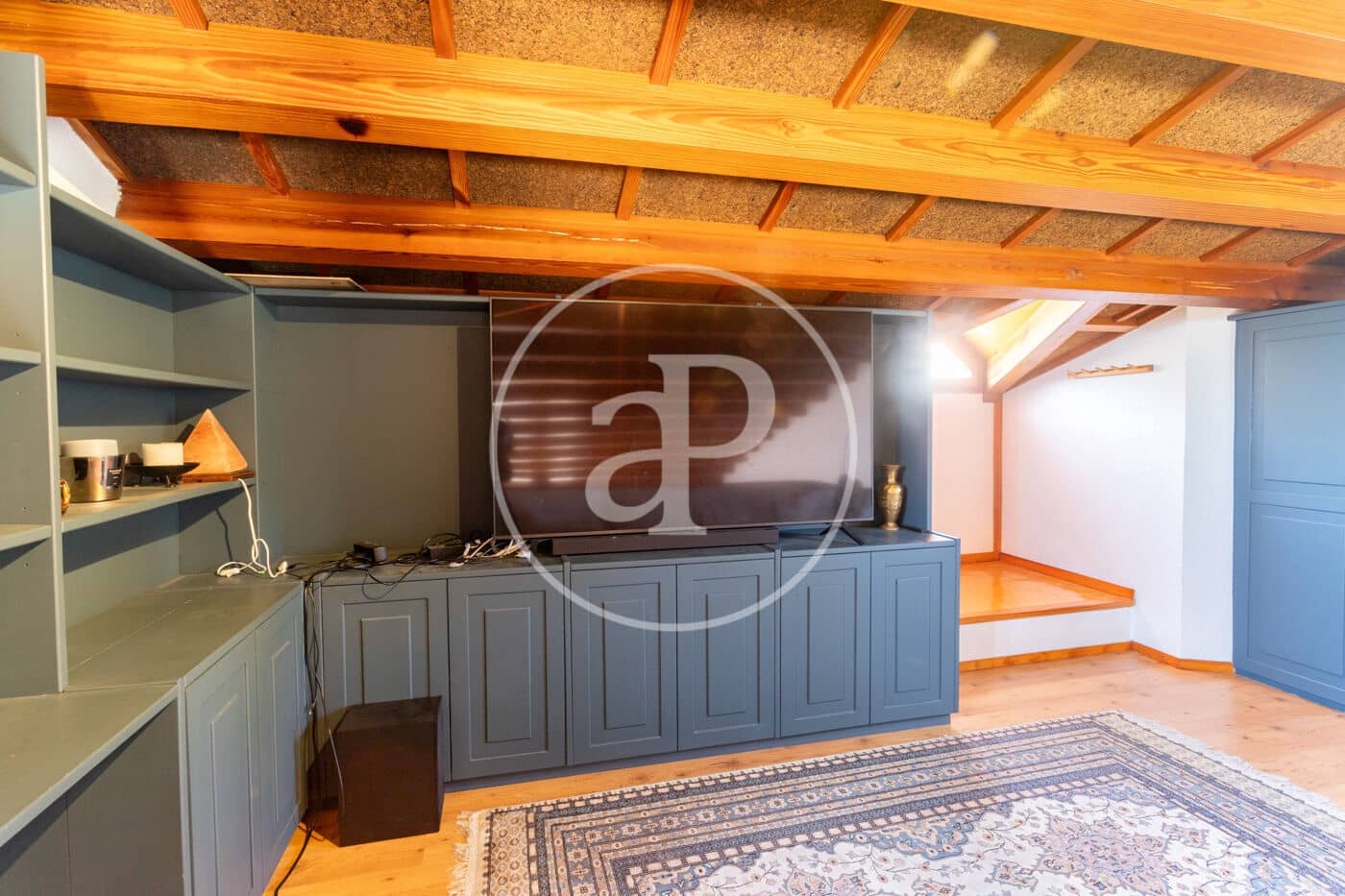 3 soverom Villa til leie i Barcelona by med garasje - € 3 013 (Ref: 9970593)