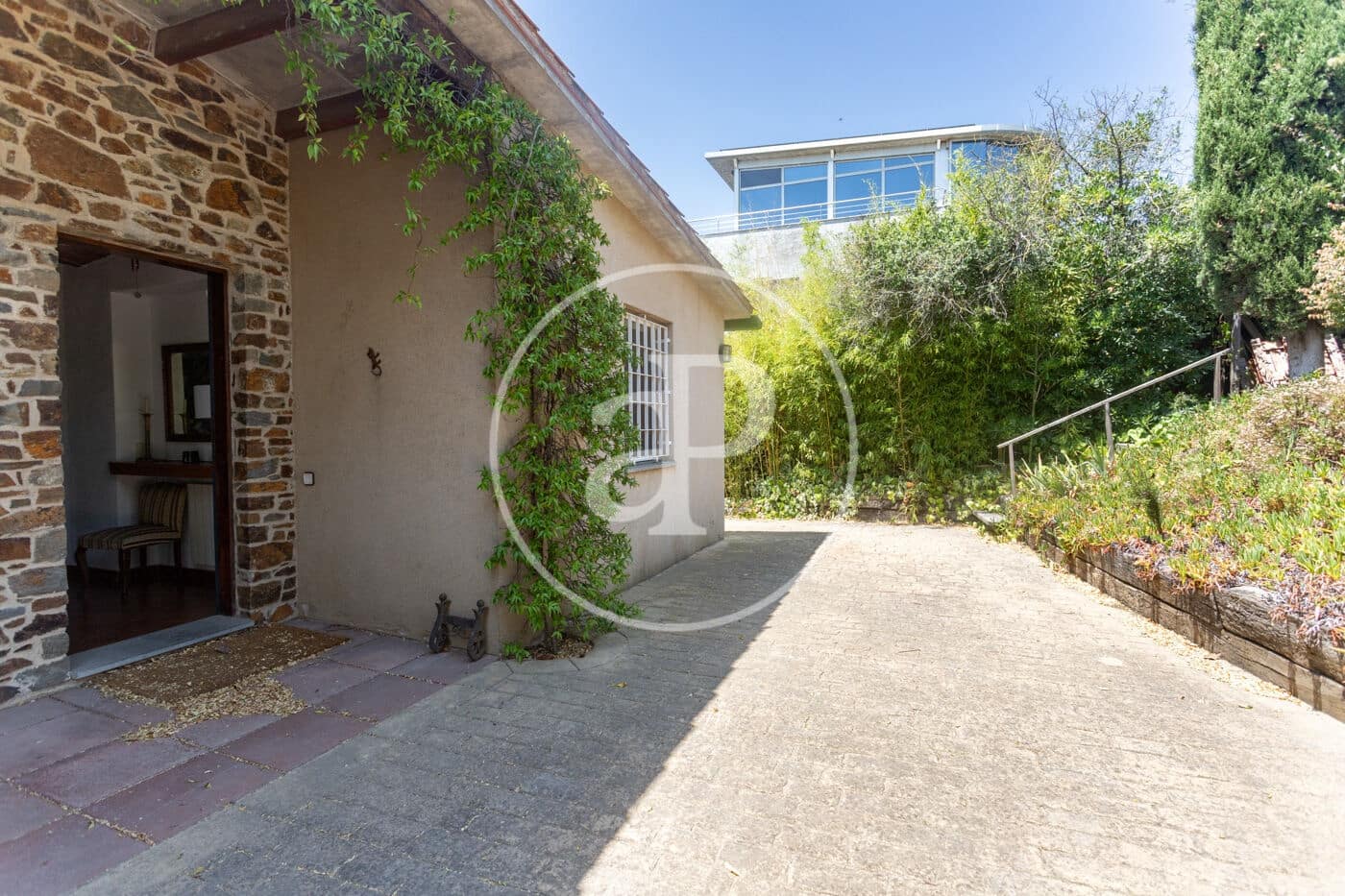 3 soverom Villa til leie i Barcelona by med garasje - € 3 013 (Ref: 9970593)