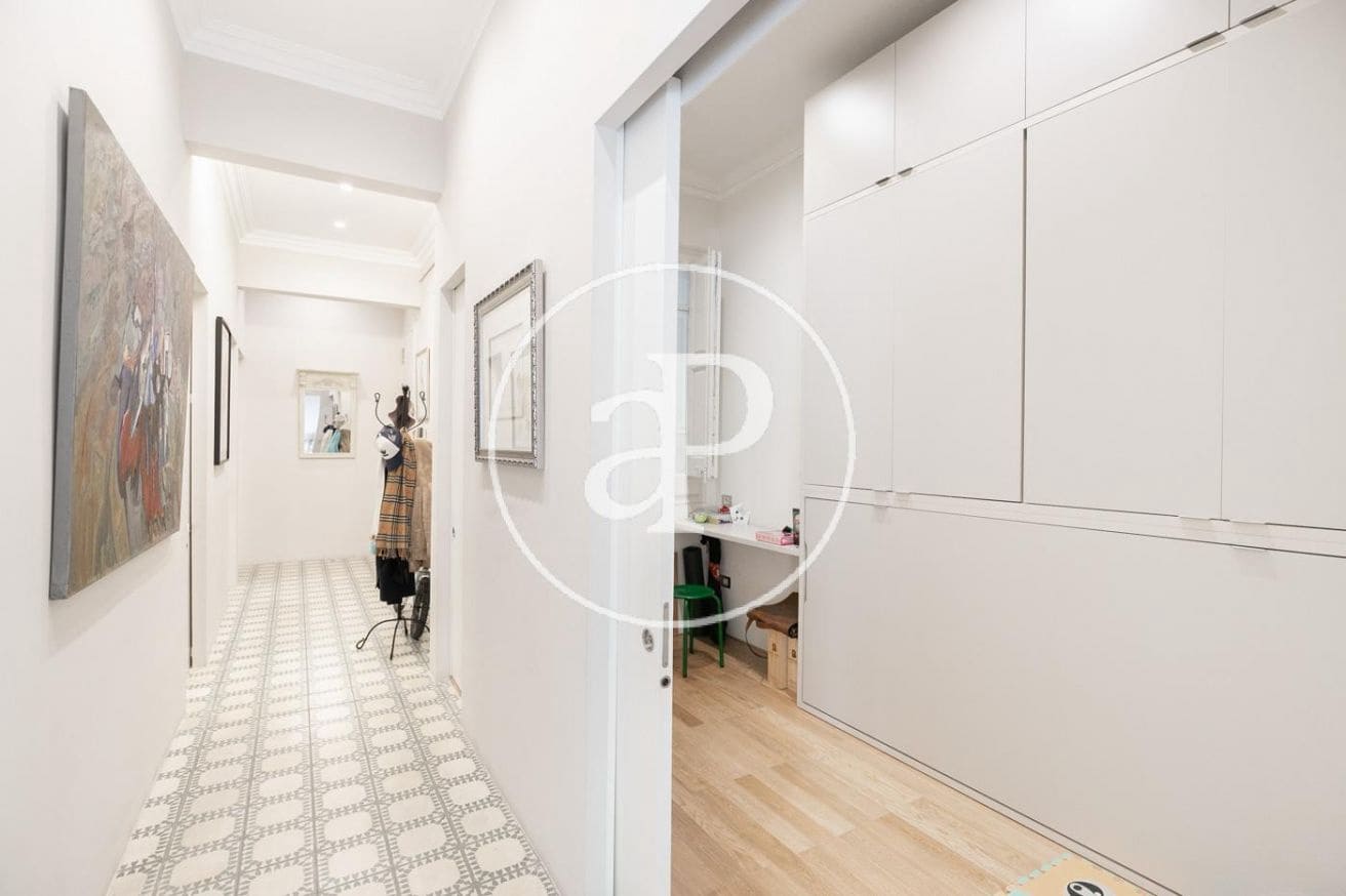 3 soverom Leilighet til leie i Barcelona by - € 2 383 (Ref: 9973314)
