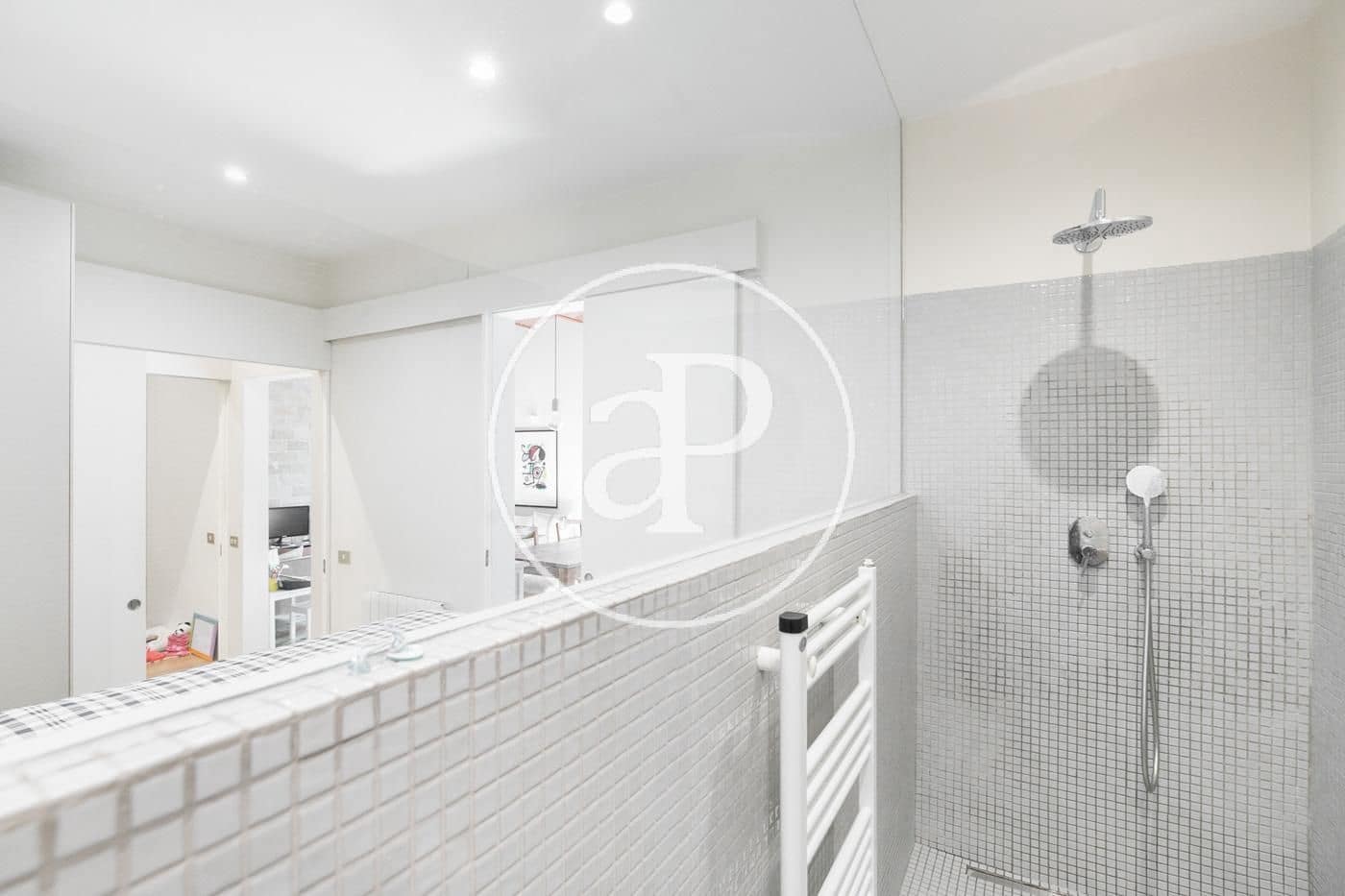 3 soverom Leilighet til leie i Barcelona by - € 2 383 (Ref: 9973314)