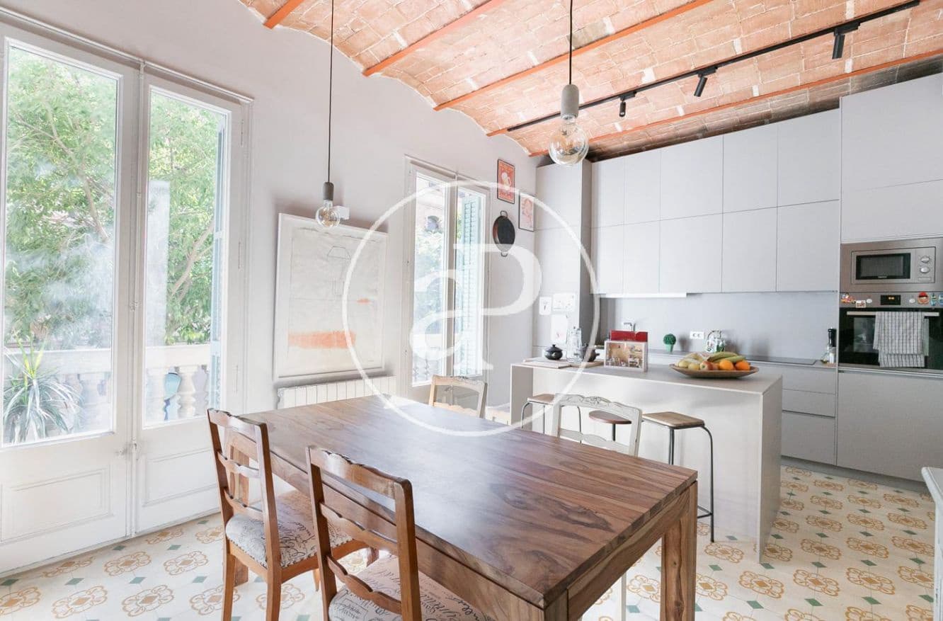 3 soverom Leilighet til leie i Barcelona by - € 2 383 (Ref: 9973314)