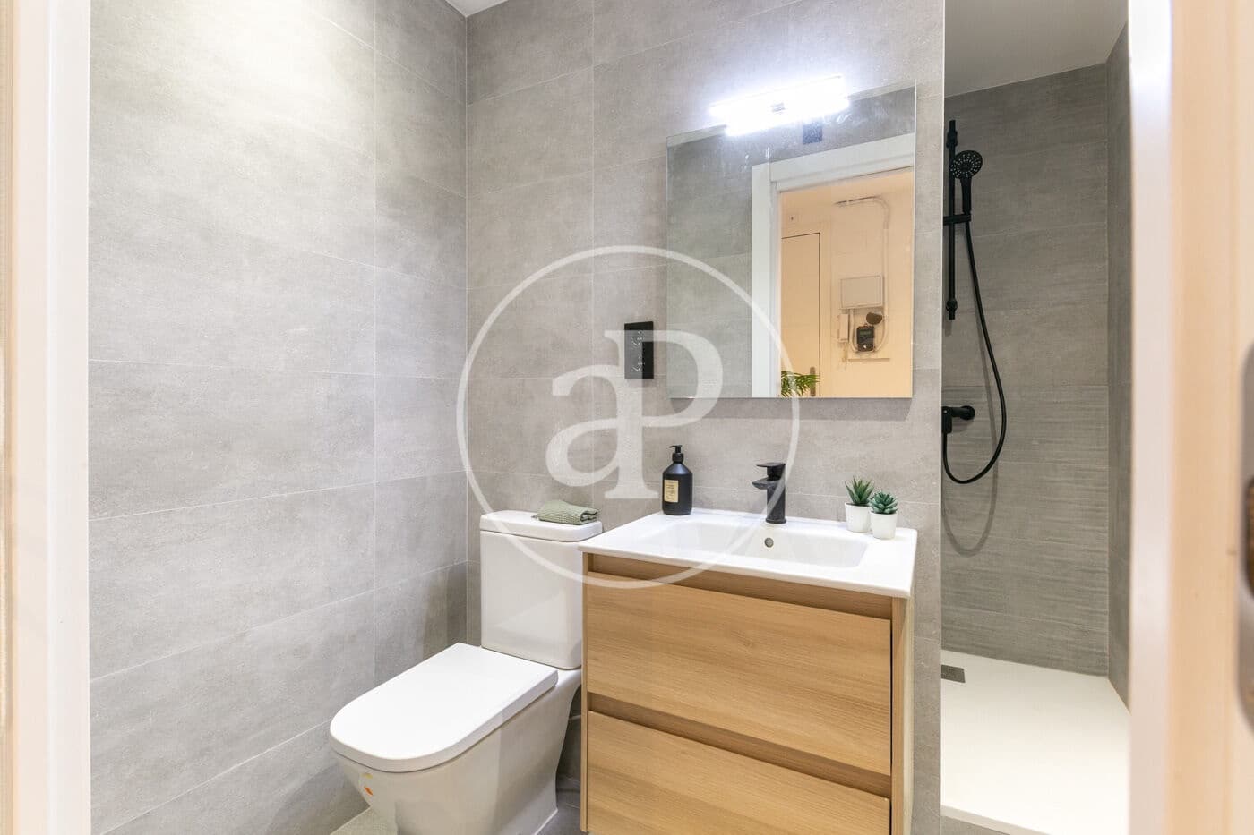 1 bedroom Apartment for sale in Barcelona city - € 330,000 (Ref: 9973315)