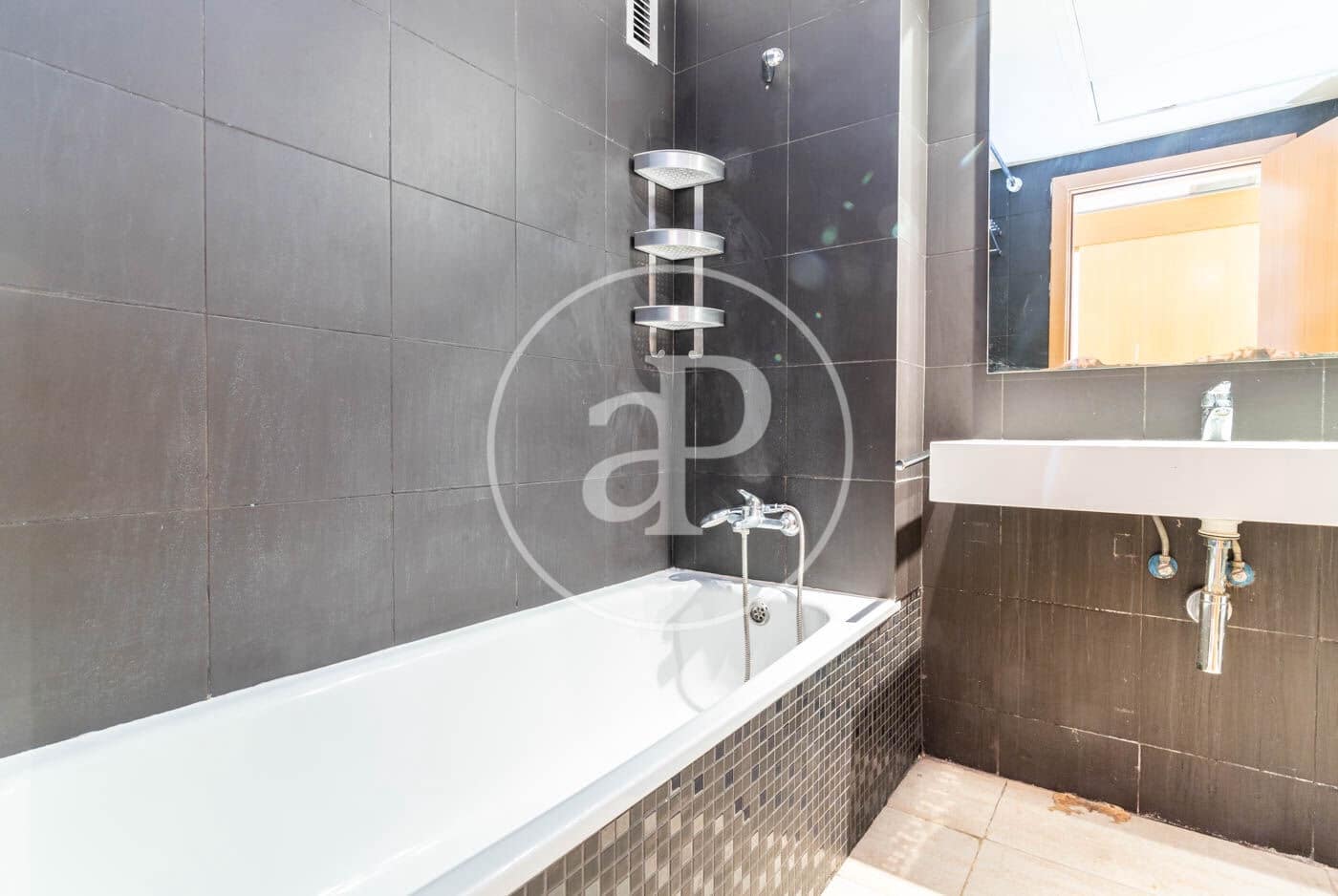 2 soveværelse Lejlighed til salg i Barcelona by - € 395.000 (Ref: 9973317)