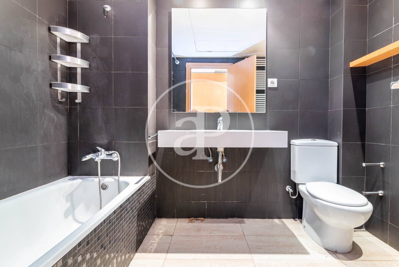 2 soveværelse Lejlighed til salg i Barcelona by - € 395.000 (Ref: 9973317)