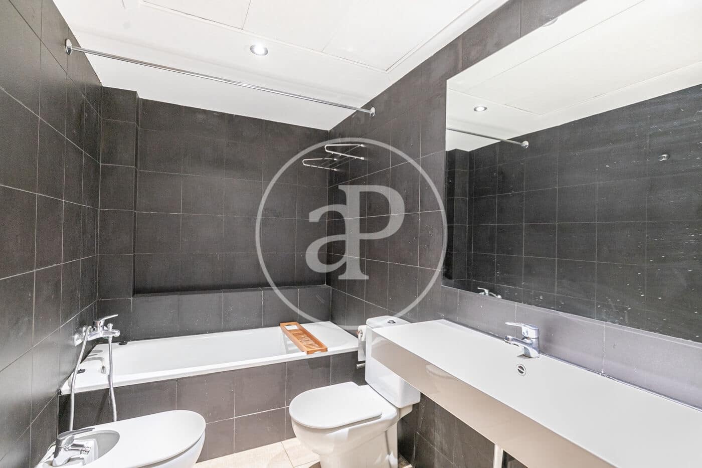 2 bedroom Apartment for sale in Barcelona city - € 420,000 (Ref: 9973318)