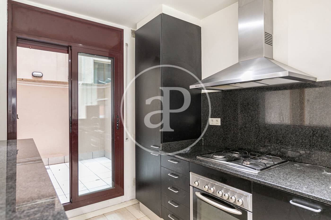 2 bedroom Apartment for sale in Barcelona city - € 420,000 (Ref: 9973318)