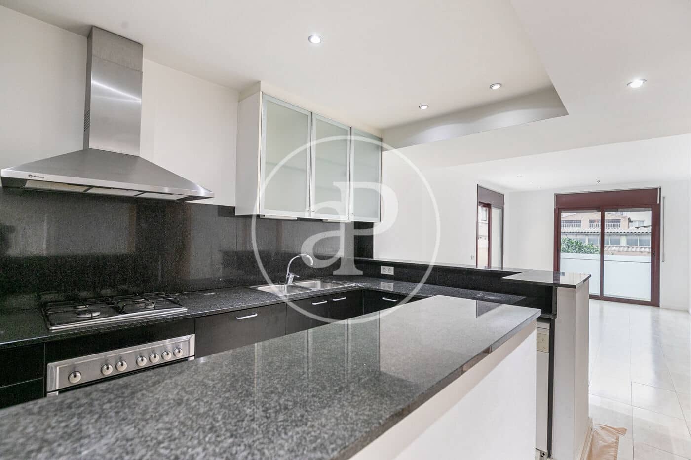 2 bedroom Apartment for sale in Barcelona city - € 420,000 (Ref: 9973318)
