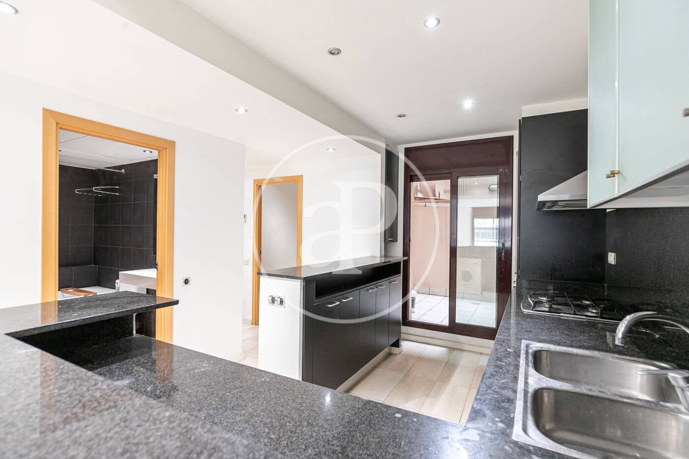 2 bedroom Apartment for sale in Barcelona city - € 420,000 (Ref: 9973318)
