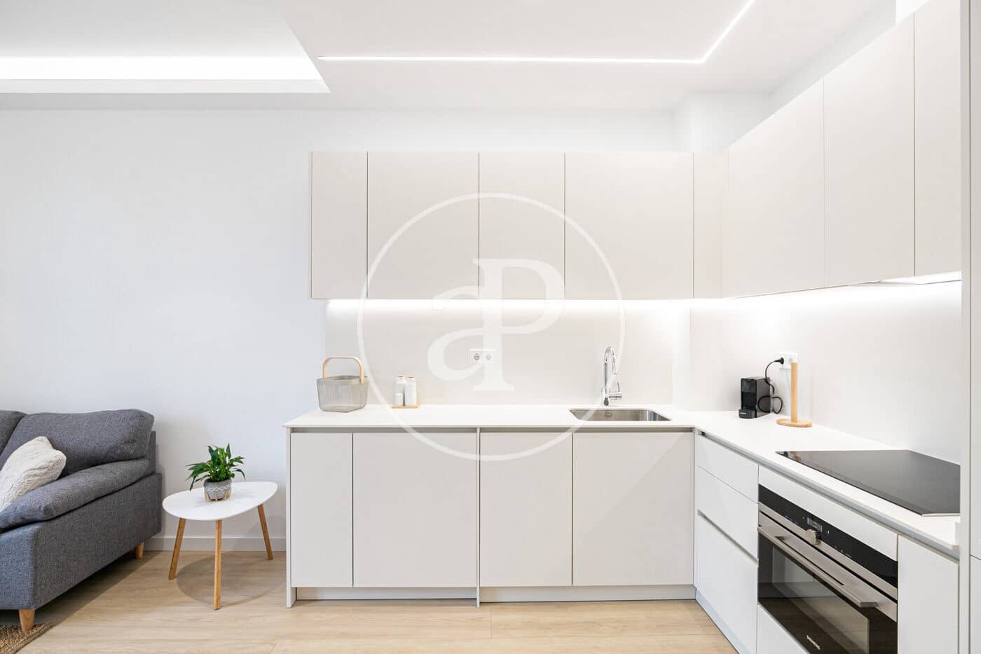 2 soveværelse Lejlighed til leje i Barcelona by - € 1.950 (Ref: 9975411)