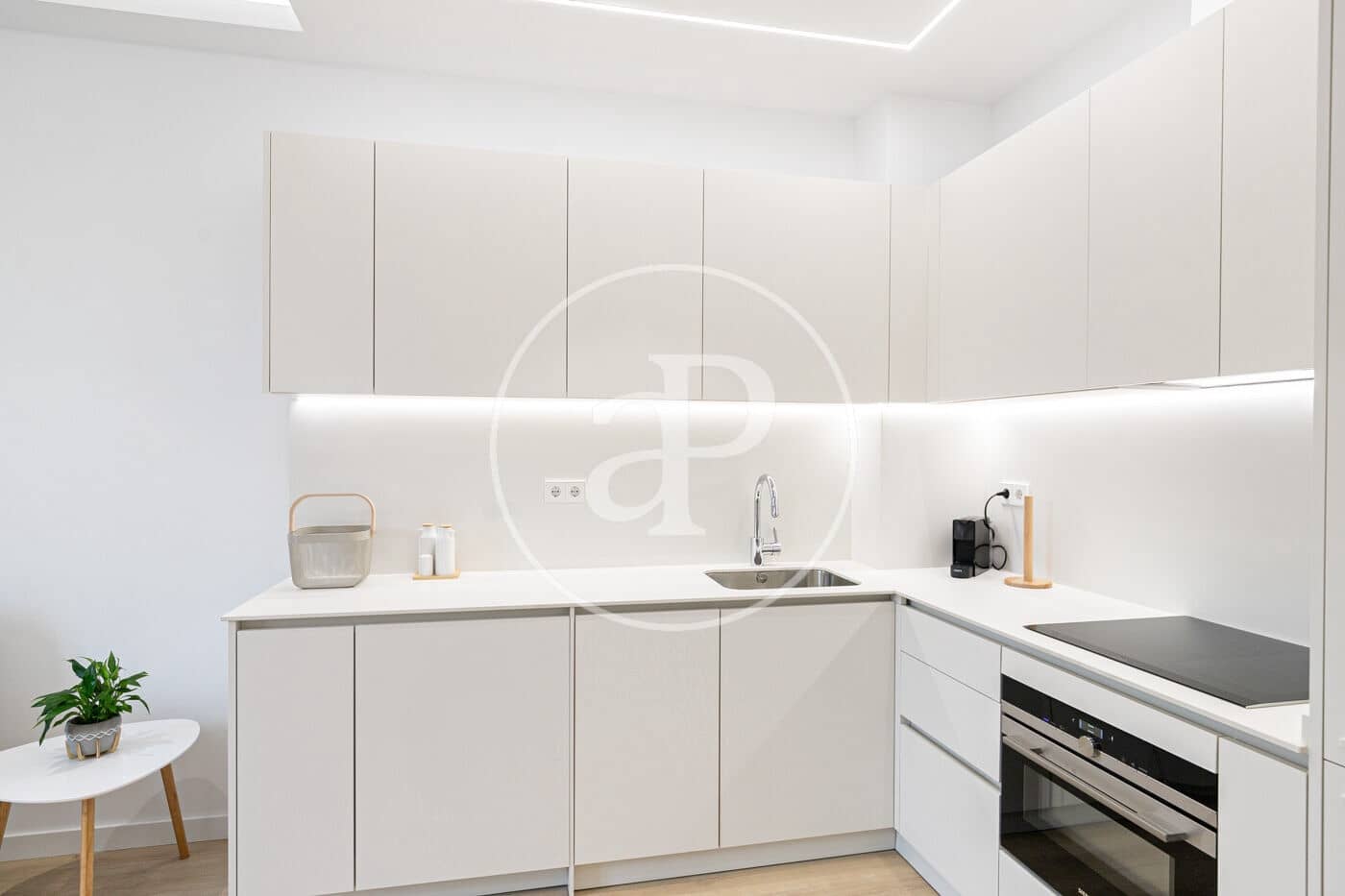 2 soveværelse Lejlighed til leje i Barcelona by - € 1.950 (Ref: 9975411)