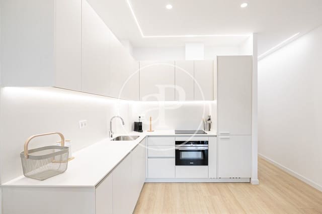 2 soveværelse Lejlighed til leje i El Poblenou, Barcelona by - € 1.950 (Ref: 9975411)