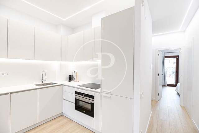 2 soveværelse Lejlighed til leje i El Poblenou, Barcelona by - € 1.950 (Ref: 9975411)