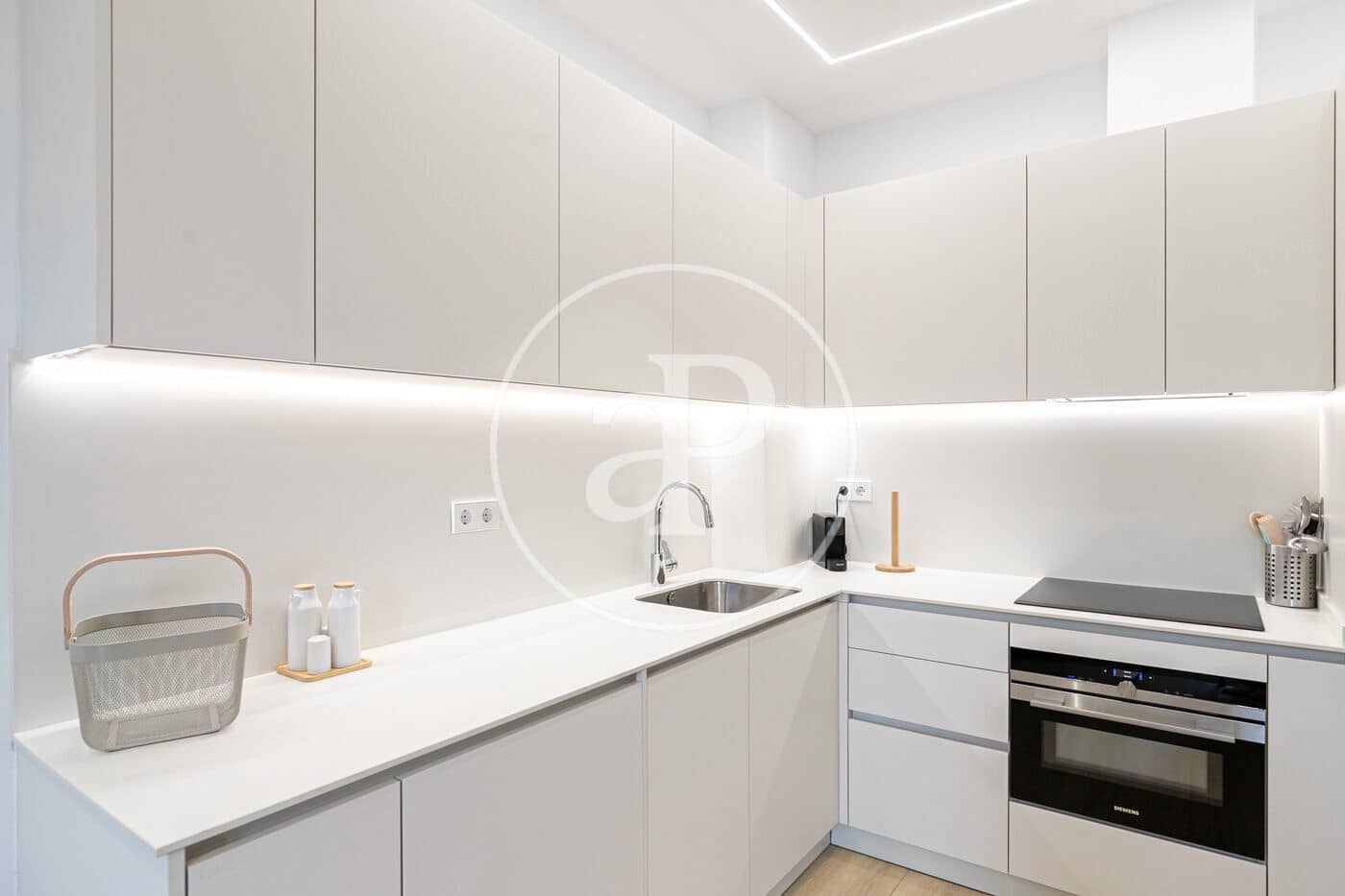 2 soveværelse Lejlighed til leje i Barcelona by - € 1.950 (Ref: 9975411)