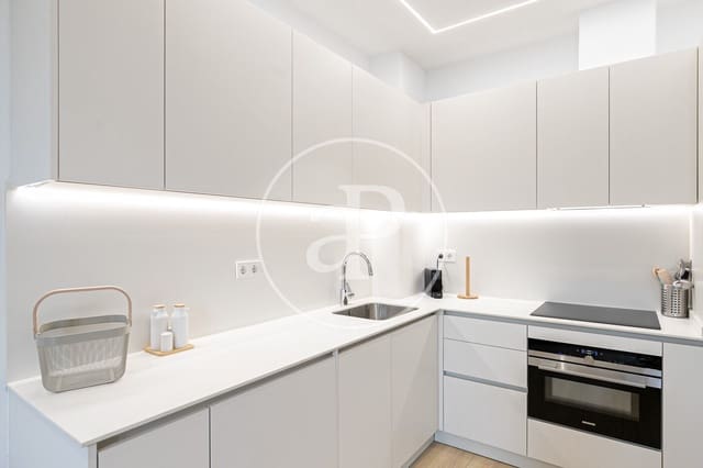 2 soveværelse Lejlighed til leje i El Poblenou, Barcelona by - € 1.950 (Ref: 9975411)
