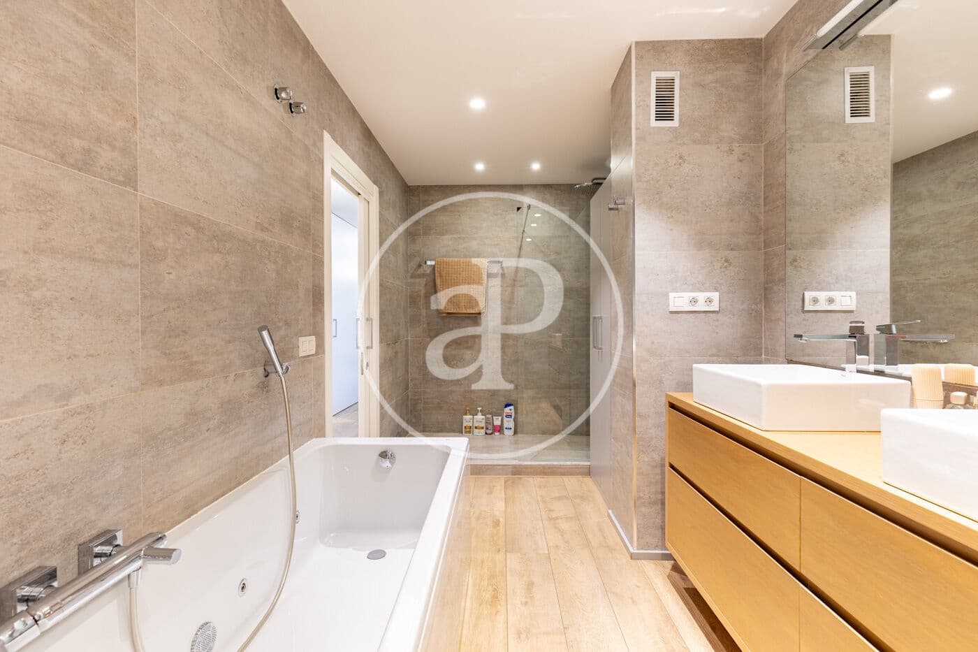 4 sypialnia Apartament na sprzedaż w Sant Cugat del Valles z basenem - 1 380 000 € (Ref: 9975414)