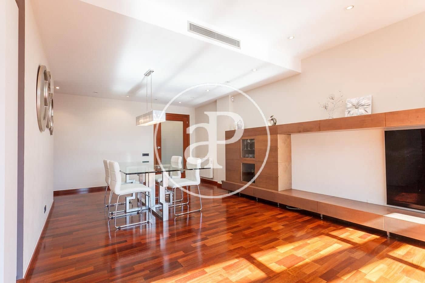 3 Zimmer Apartment zu vermieten in Barcelona Stadt mit Garage - 2.535 € (Ref: 9978830)