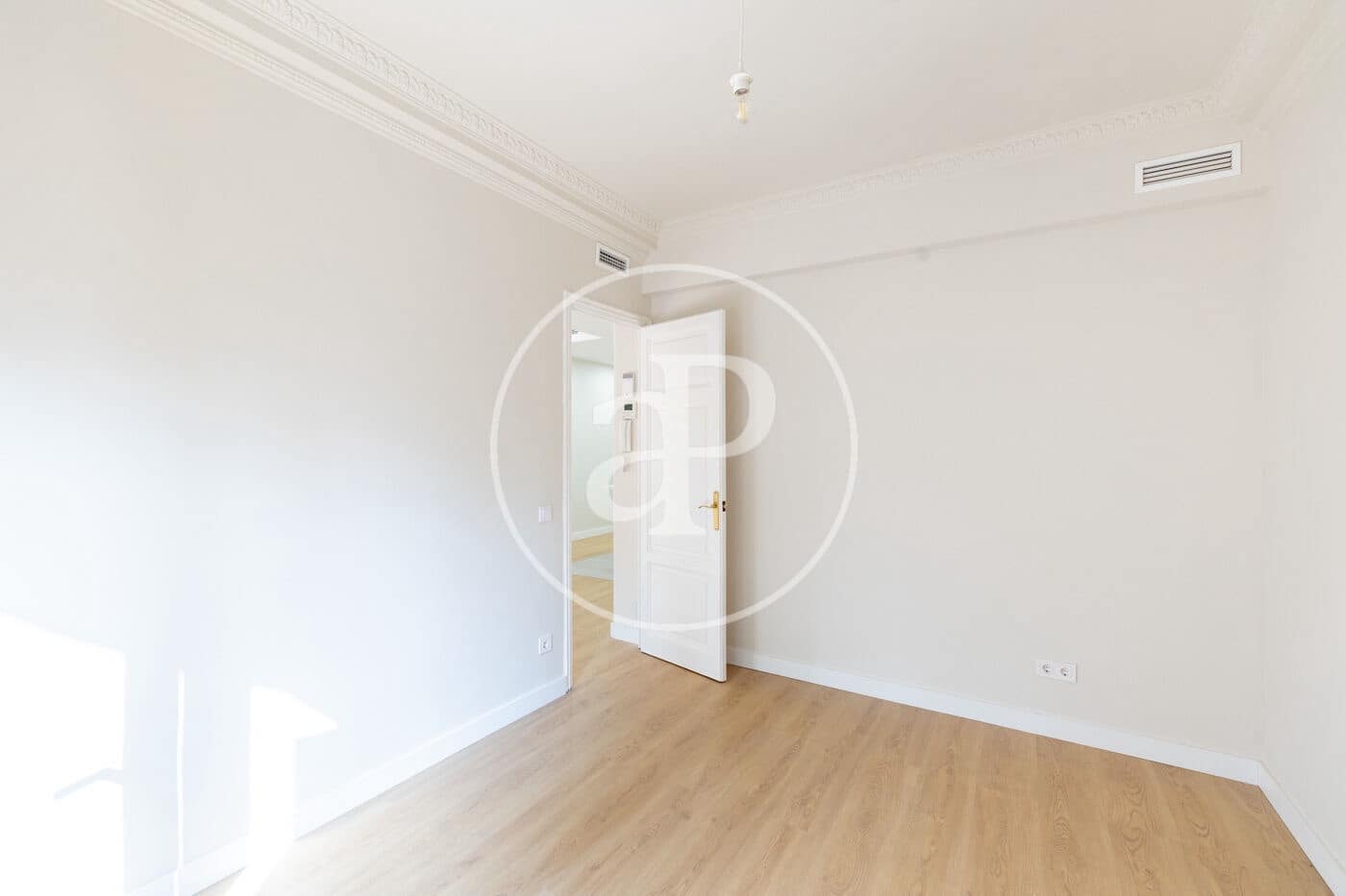 Apartamento de 3 habitaciones en Barcelona ciudad en venta - 670.000 € (Ref: 9983011)