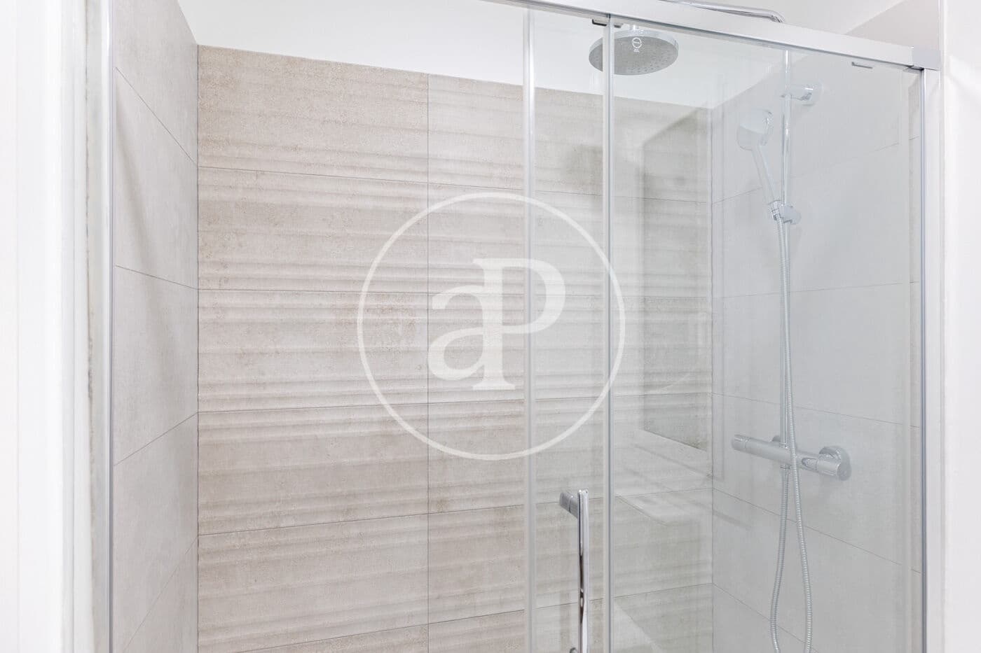 Apartamento de 3 habitaciones en Barcelona ciudad en venta - 670.000 € (Ref: 9983011)