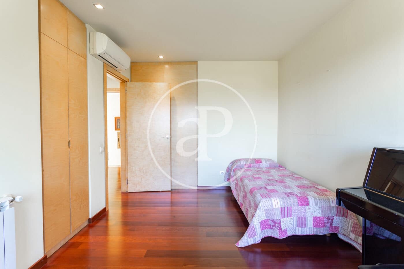 6 bedroom Villa for sale in Sant Cugat del Valles with pool - € 1,980,000 (Ref: 9984984)