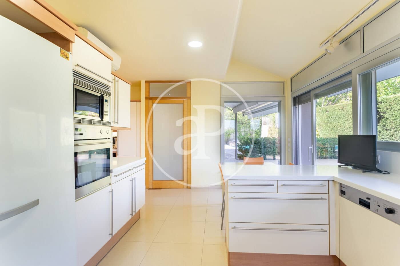6 bedroom Villa for sale in Sant Cugat del Valles with pool - € 1,980,000 (Ref: 9984984)