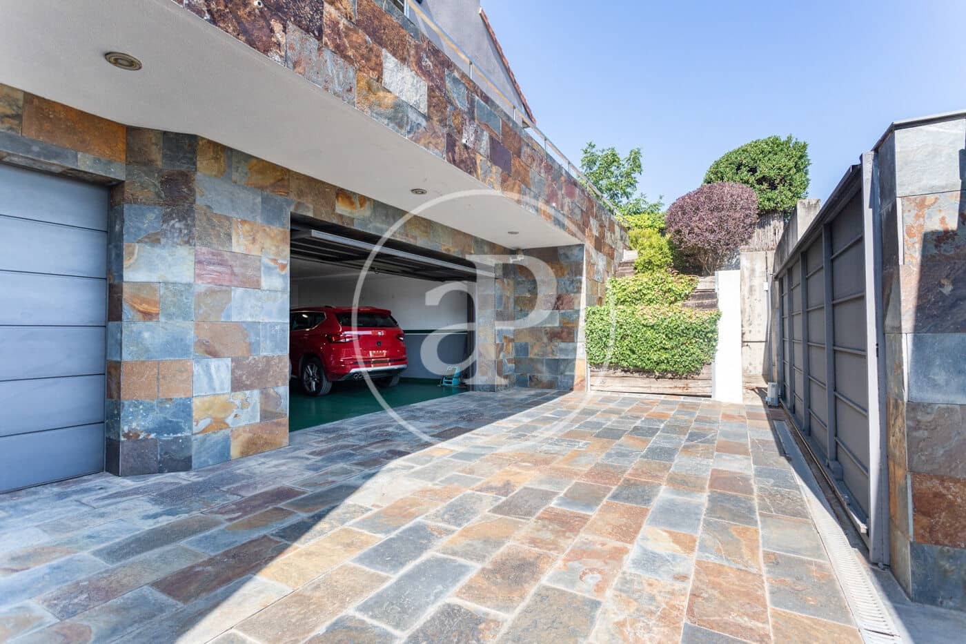 6 bedroom Villa for sale in Sant Cugat del Valles with pool - € 1,980,000 (Ref: 9984984)