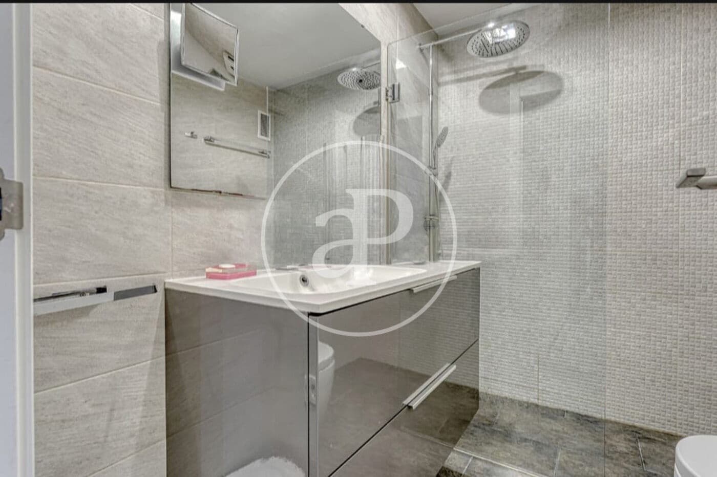3 slaapkamer Appartement te koop in Barcelona stad met zwembad - € 640.000 (Ref: 9984985)
