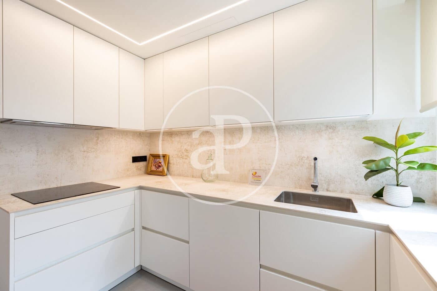 Apartamento de 2 habitaciones en Barcelona ciudad en alquiler - 3.600 € (Ref: 9994220)