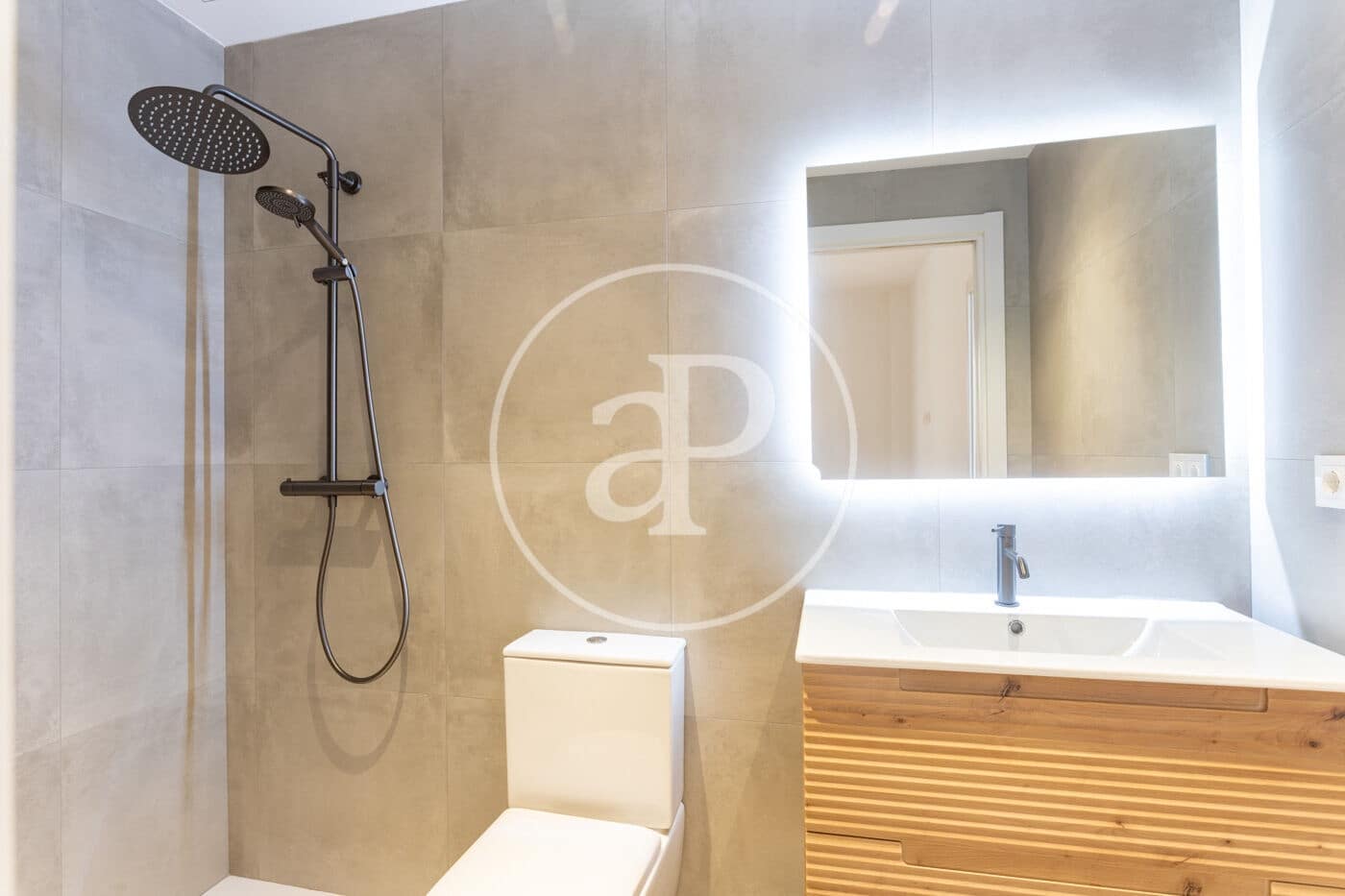 Apartamento en Barcelona ciudad en venta - 410.000 € (Ref: 9994225)