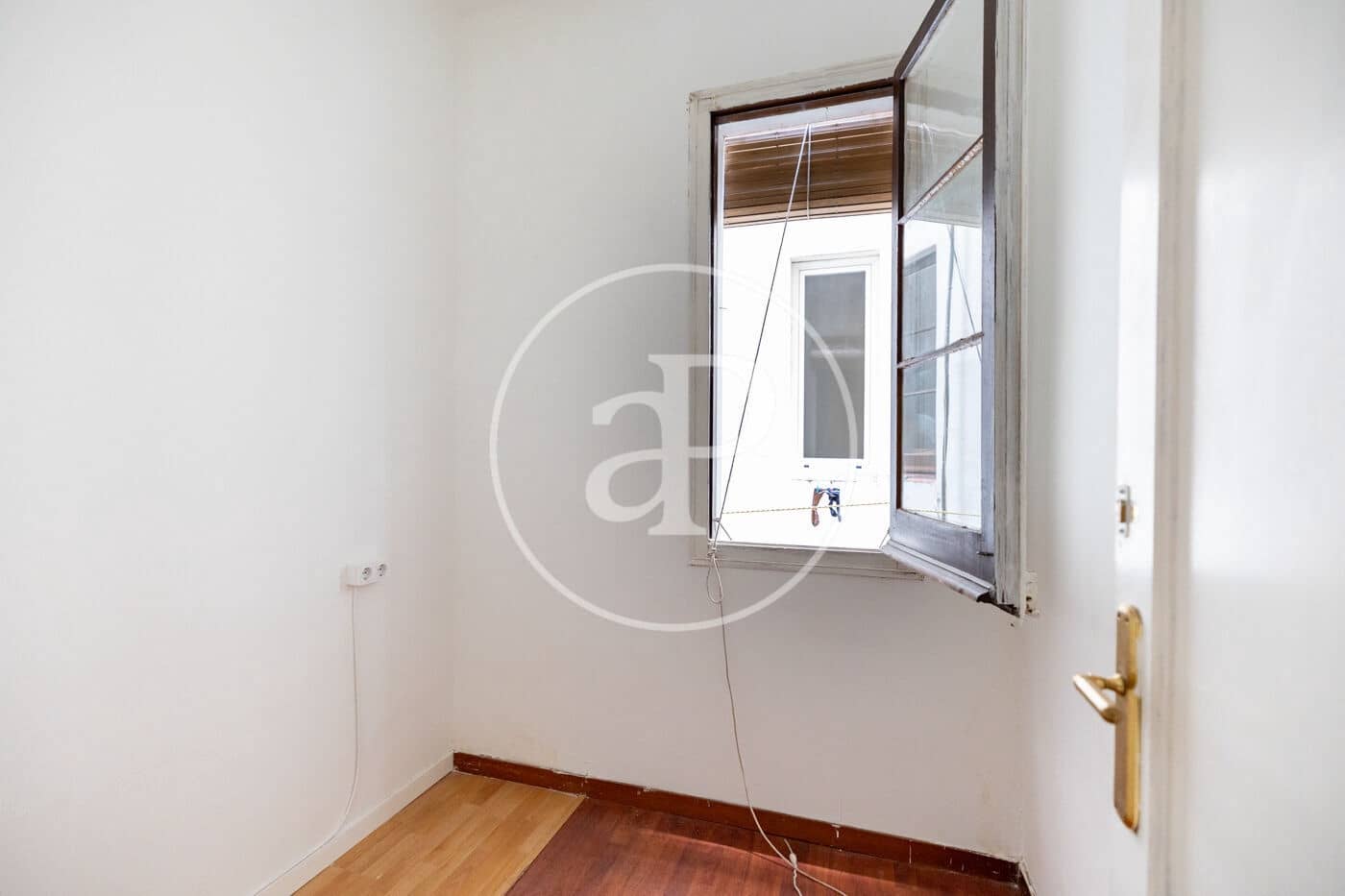 Apartamento de 4 habitaciones en Barcelona ciudad en venta - 375.000 € (Ref: 9997121)