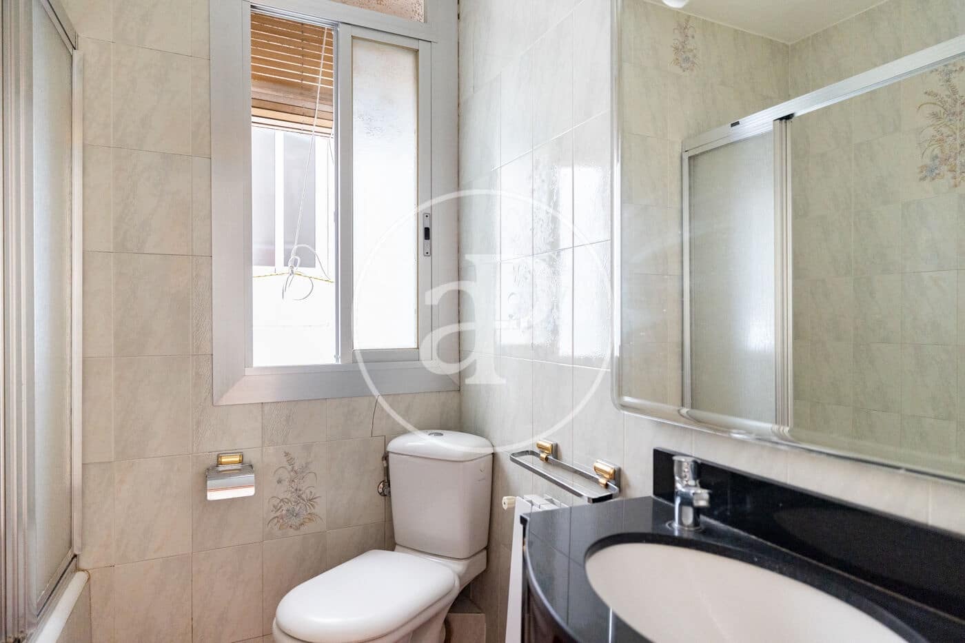 Apartamento de 4 habitaciones en Barcelona ciudad en venta - 375.000 € (Ref: 9997121)
