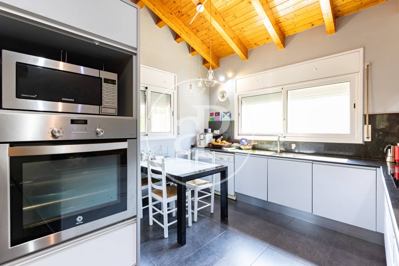 4 quarto Moradia para venda em Rubi com garagem - 598 000 € (Ref: 9999621)