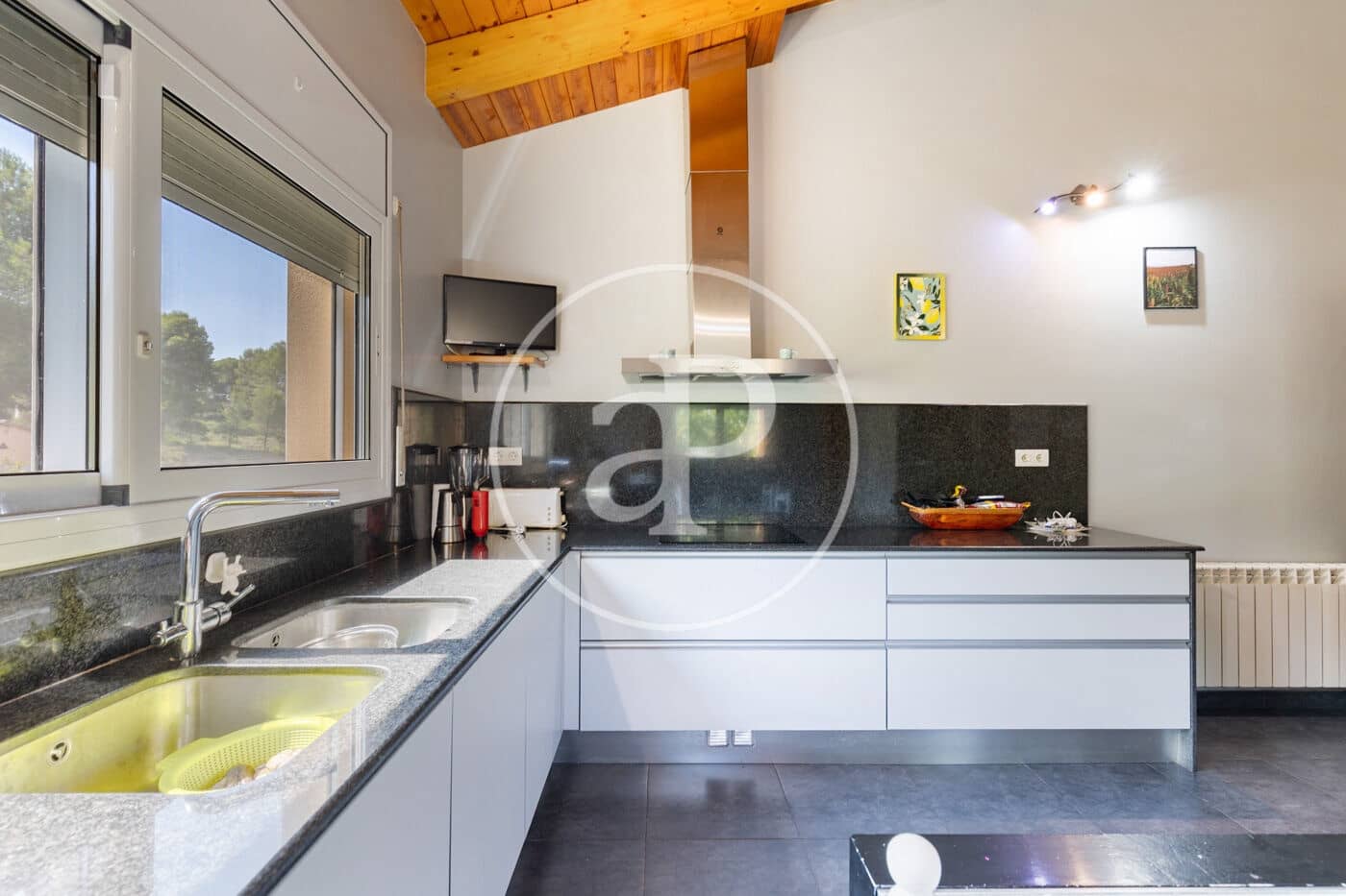 4 quarto Moradia para venda em Rubi com garagem - 598 000 € (Ref: 9999621)